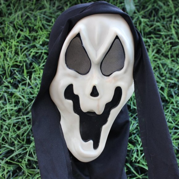 VTG Easter Unlimited Scream Ghostface Mask Melted Jagged Smile Glows in the Dark - Picture 2 of 8